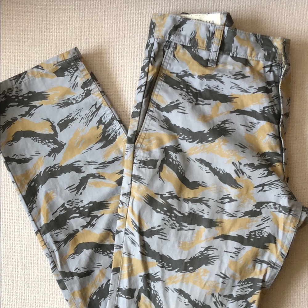 Camo jungle print pants